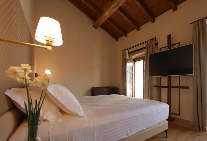 سوئیت جونیور با چشم‌انداز باغ, Corte Regia Relais & Spa