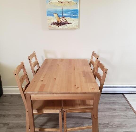 استودیوی استاندارد, Parlee Beach Motel