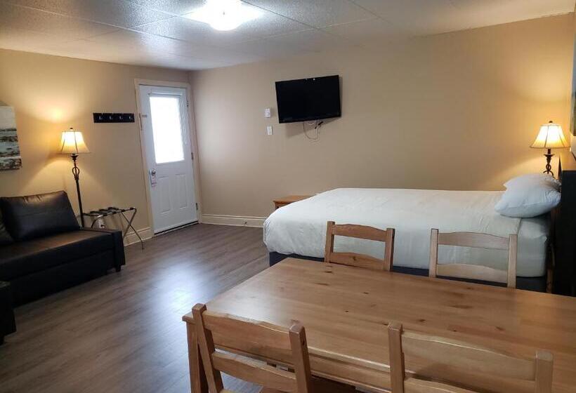 استودیوی استاندارد, Parlee Beach Motel