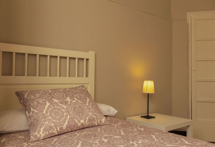 اتاق یک نفره پایه با سرویس بهداشتی مشترک, Hi Valencia Canovas