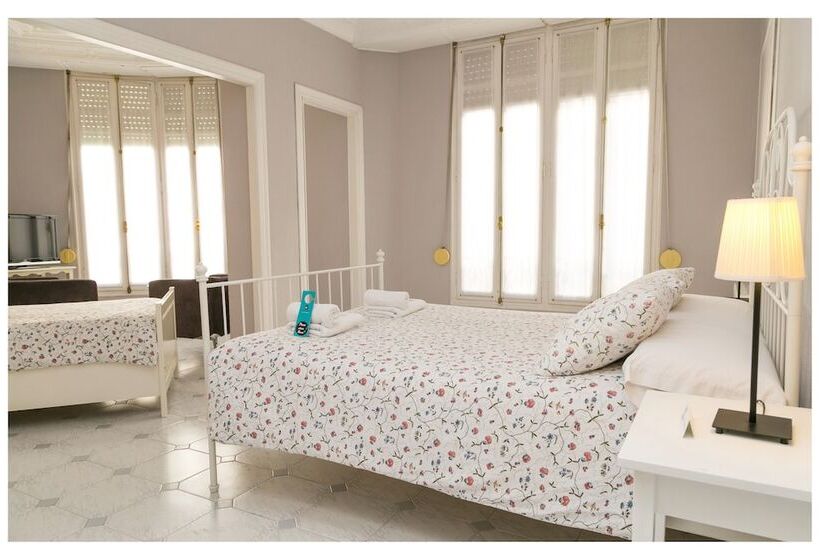 اتاق سوپریور سه تخته, Hi Valencia Canovas