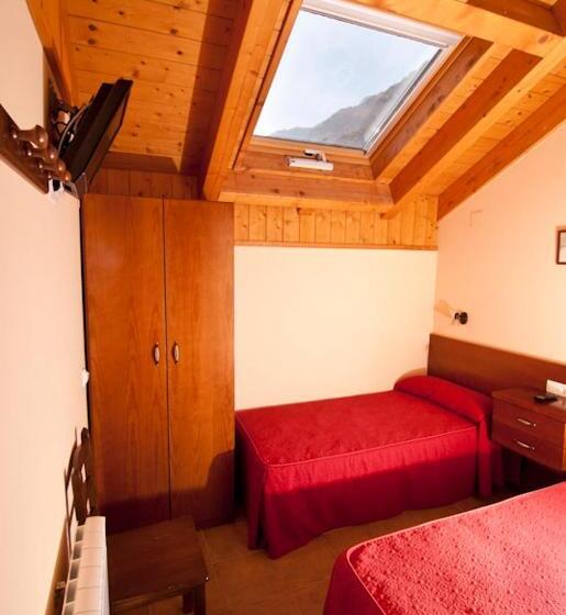 Standard Quadruple Room, Hostal Parque Natural