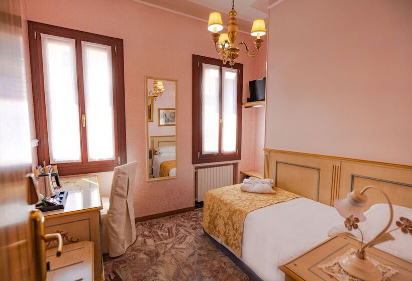 Standard Single Room, Al Piave