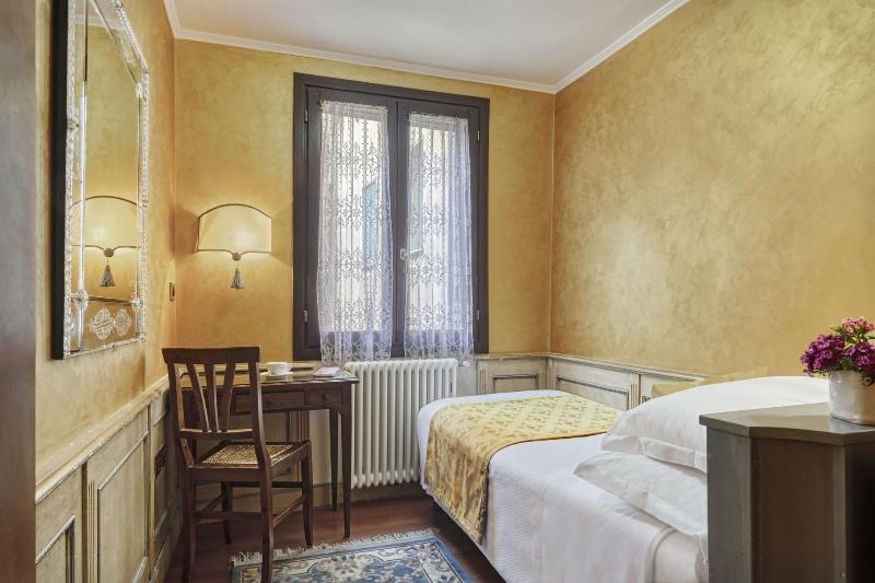 اتاق استاندارد چهار تخته, Al Piave