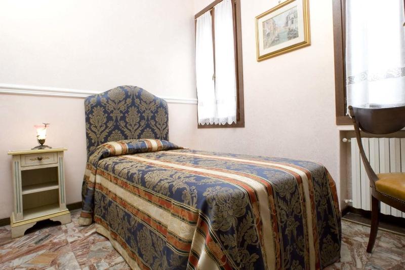 اتاق استاندارد یک نفره, Al Piave