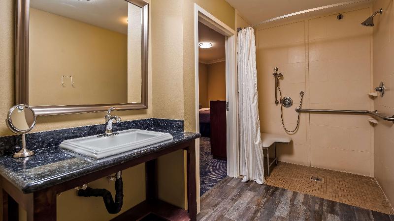 سوئیت برای معلولان, Best Western Plus Avita Suites