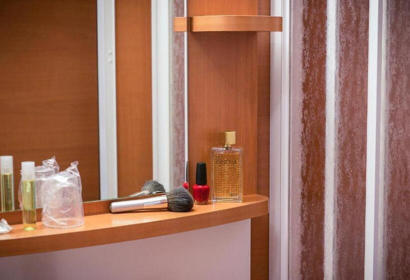 اتاق استاندارد تودرتو, Brit Hotel Rennes Le Castel