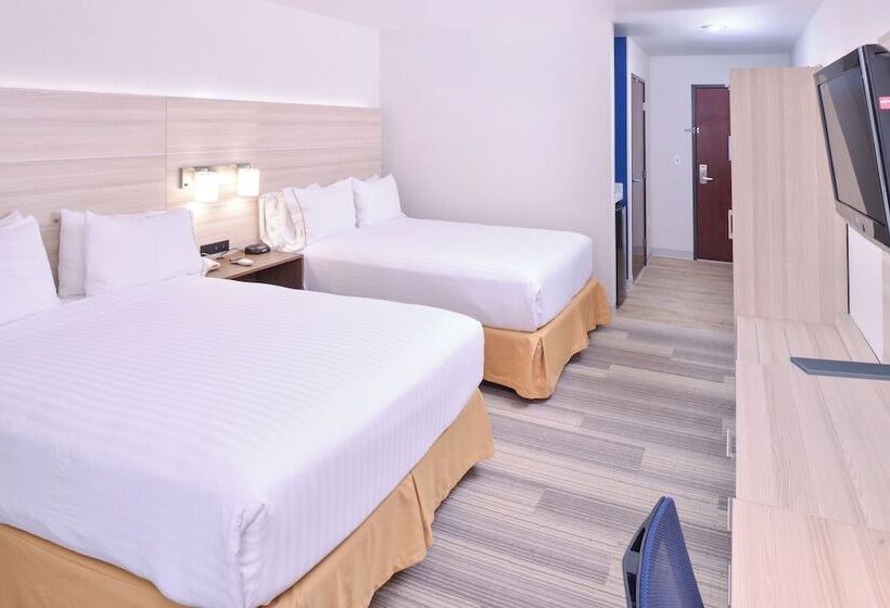 Suite Adapted for people with reduced mobility, Holiday Inn Express San Diego  Otay Mesa