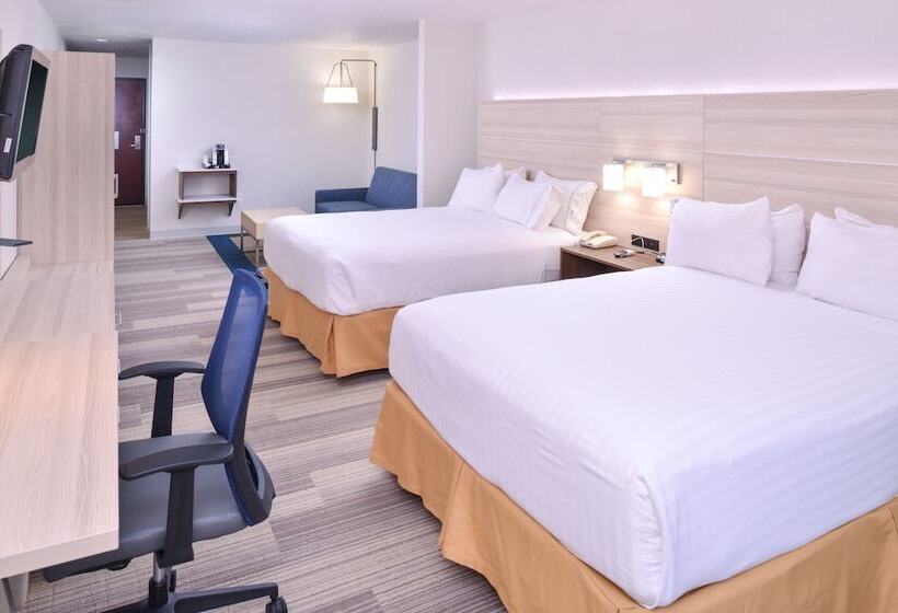 Suite Adaptada para personas con movilidad reducida, Holiday Inn Express San Diego  Otay Mesa