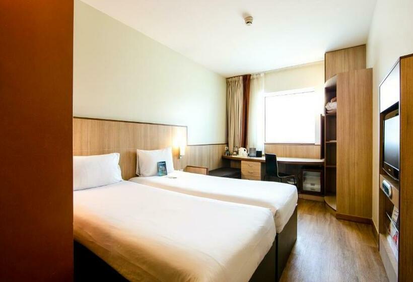 Standard Room, Ibis Al Barsha