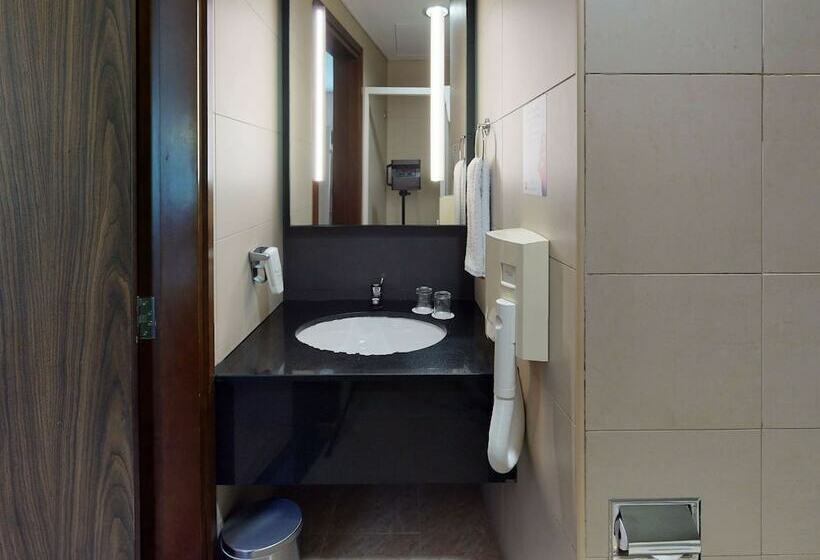 Standard Room, Ibis Al Barsha