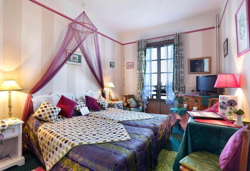 Superior room with lake view, Les Cygnes