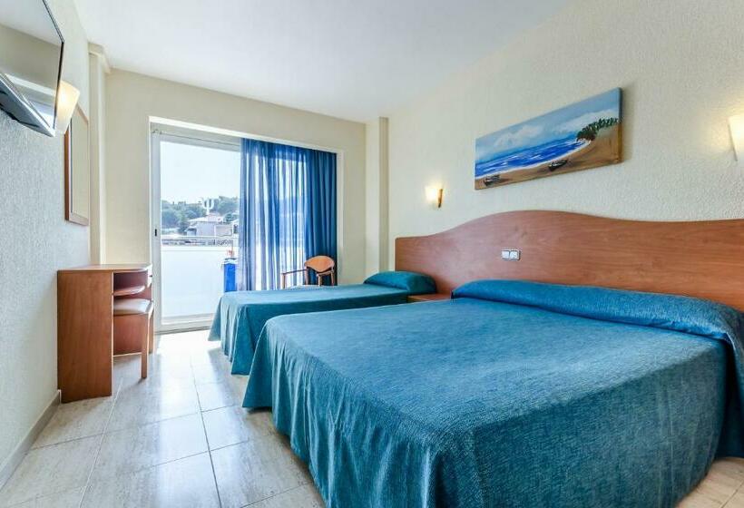 Standard Triple Room, Mar Blau