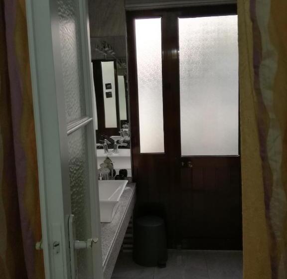 اتاق استاندارد سه نفره, Sol Da Nave