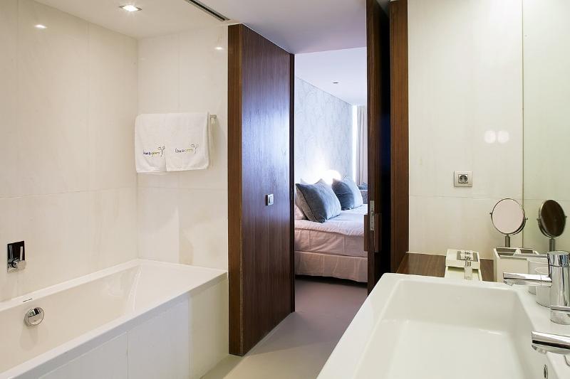 استودیوی سوپریور, Troia Design