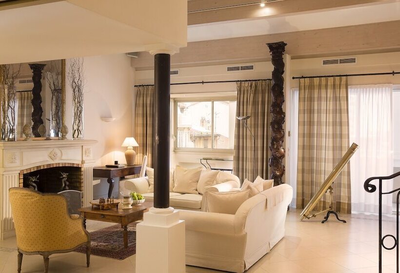1 Bedroom Penthouse Apartment, Villa D Estelle