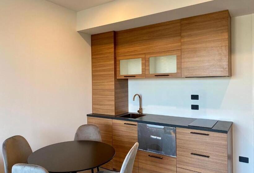 2 Bedrooms Suite 2 Bedrooms Lake View, Galaxy Boutique