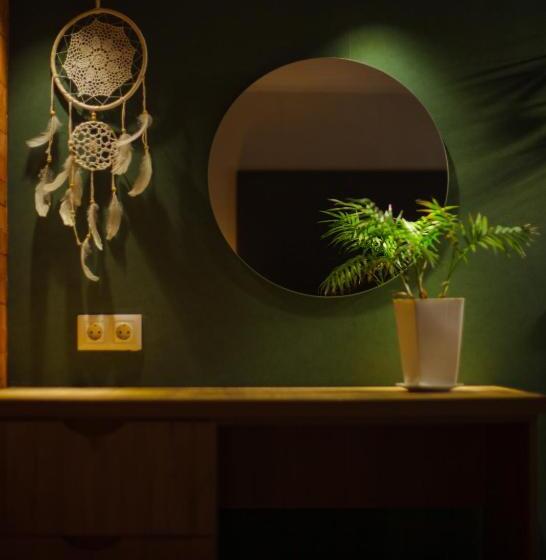 استودیوی استاندارد, Luxury Inn