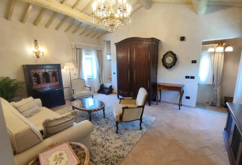 سوئیت پرزیدنت, Villa Petriolo