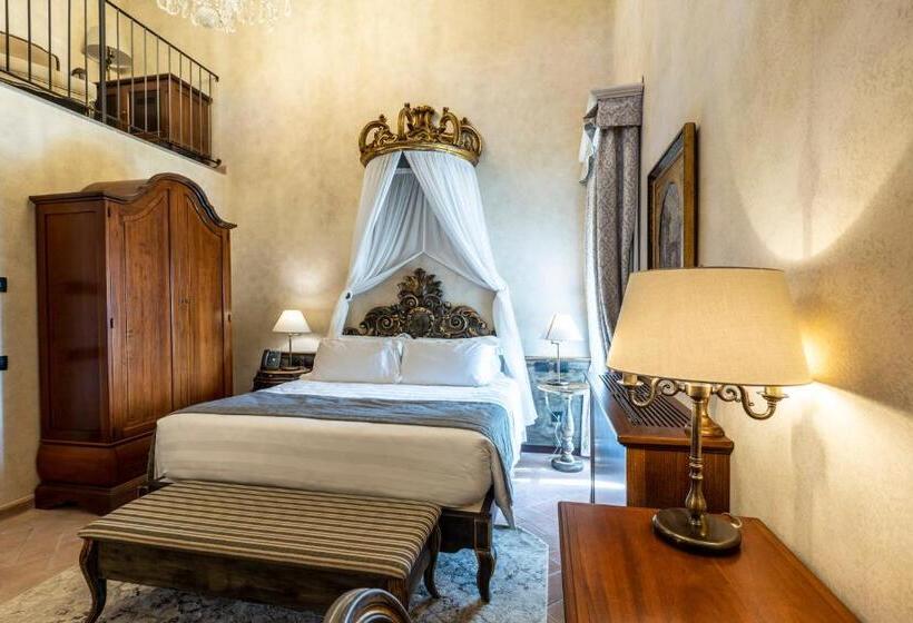 سوییت دوبلکس, Villa Petriolo
