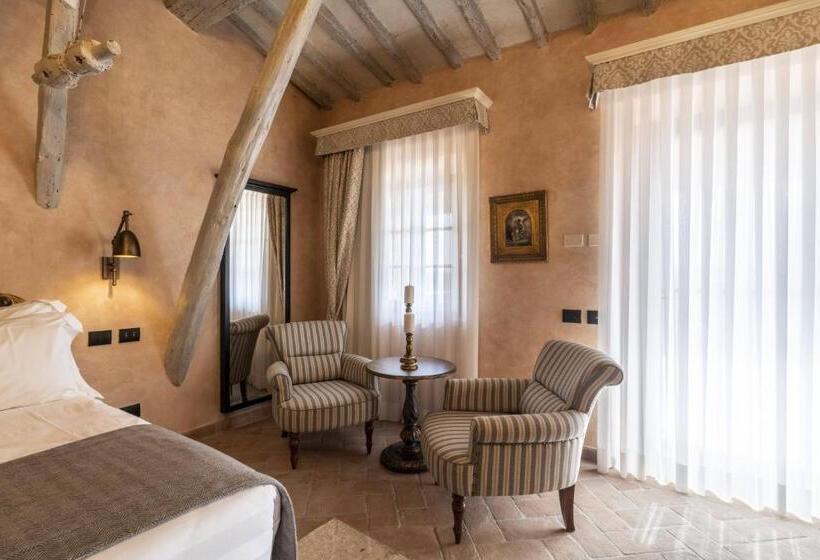 Suite with Terrace, Villa Petriolo