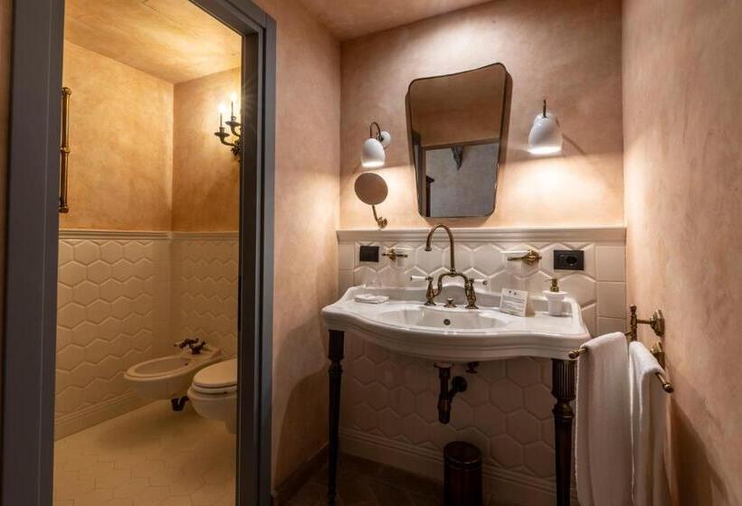 Suite with Terrace, Villa Petriolo