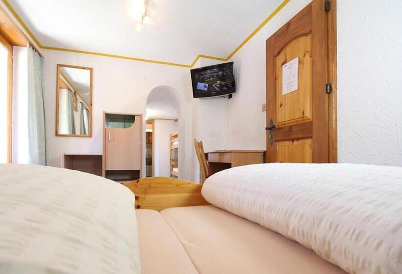 Economy Quadruple Room, Alpina