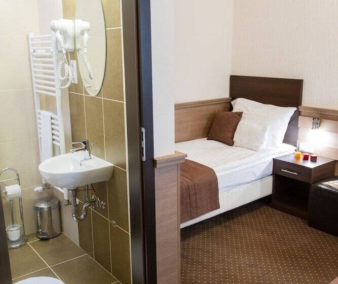 اتاق استاندارد سه نفره, Central Hotel 21 And Apartments