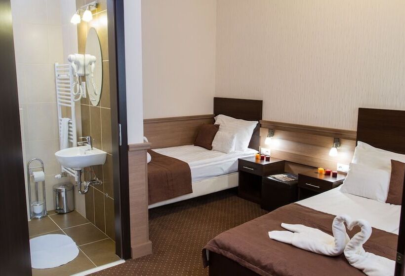 اتاق استاندارد سه نفره, Central Hotel 21 And Apartments