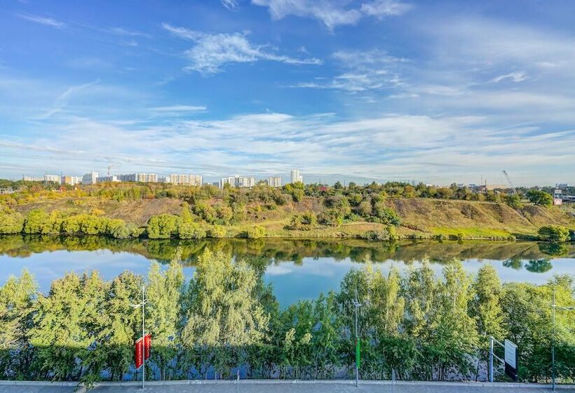 اتاق استاندارد با چشم‌انداز رودخانه, Aquarium