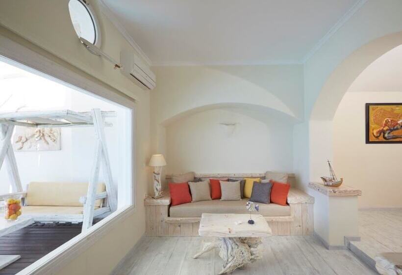 سوییت با استخر, Athermi Suites  Adults Only