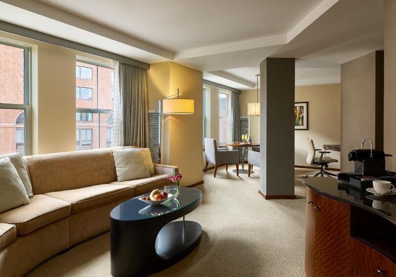 Suite met Kingsize Bed, Battery Wharf Hotel, Boston Waterfront