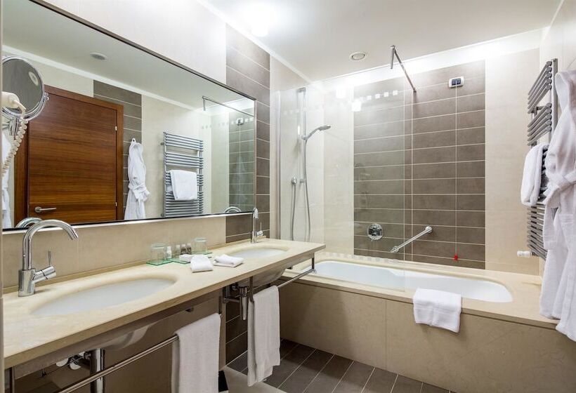 جناح جونيور, Best Western Premier Bhr Treviso