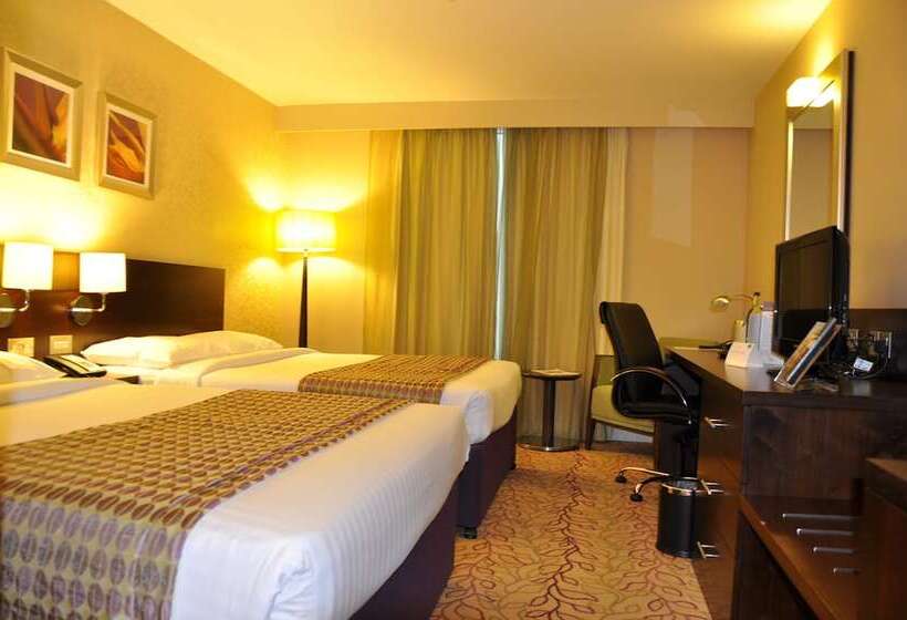 Family Room, Courtyard By Marriott London Gatwick Airport