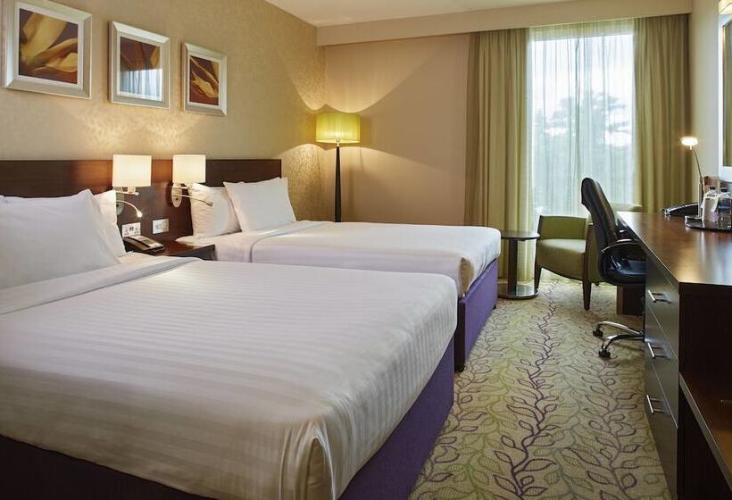 غرفة عائلية, Courtyard By Marriott London Gatwick Airport