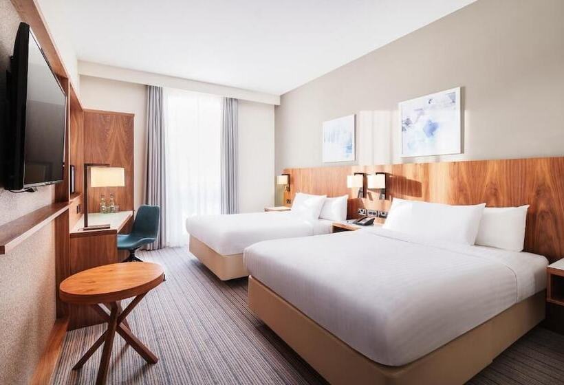 اتاق خانوادگی, Courtyard By Marriott London Gatwick Airport