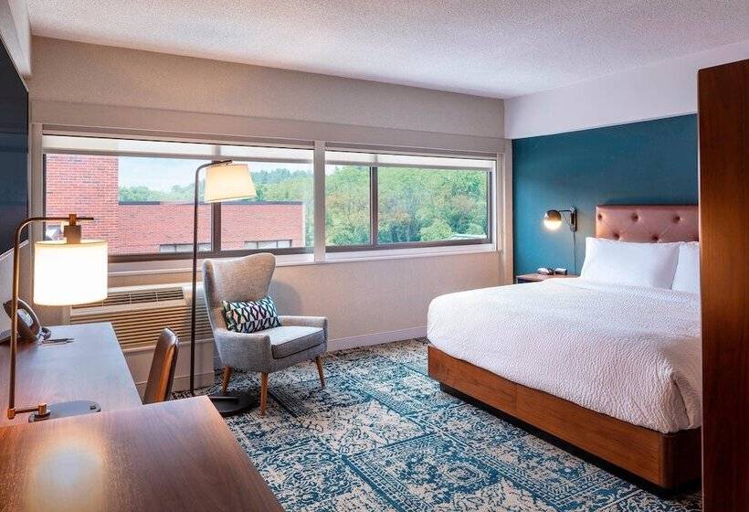 디럭스 룸, Four Points By Sheraton Norwood Conference Center