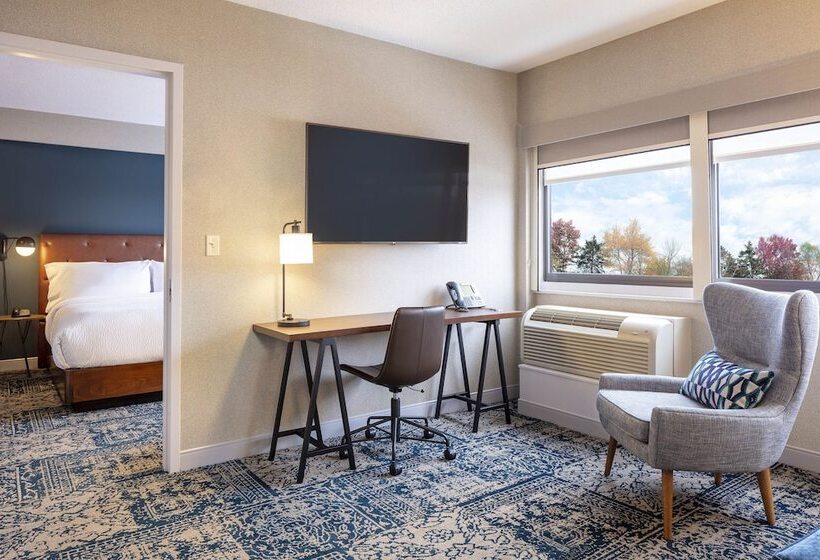 스위트, Four Points By Sheraton Norwood Conference Center