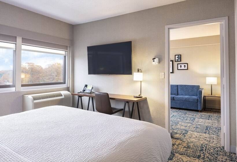 스위트, Four Points By Sheraton Norwood Conference Center