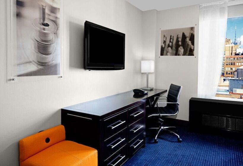 Standaardkamer met 2 Tweepersoonsbedden, Hilton New York Fashion District