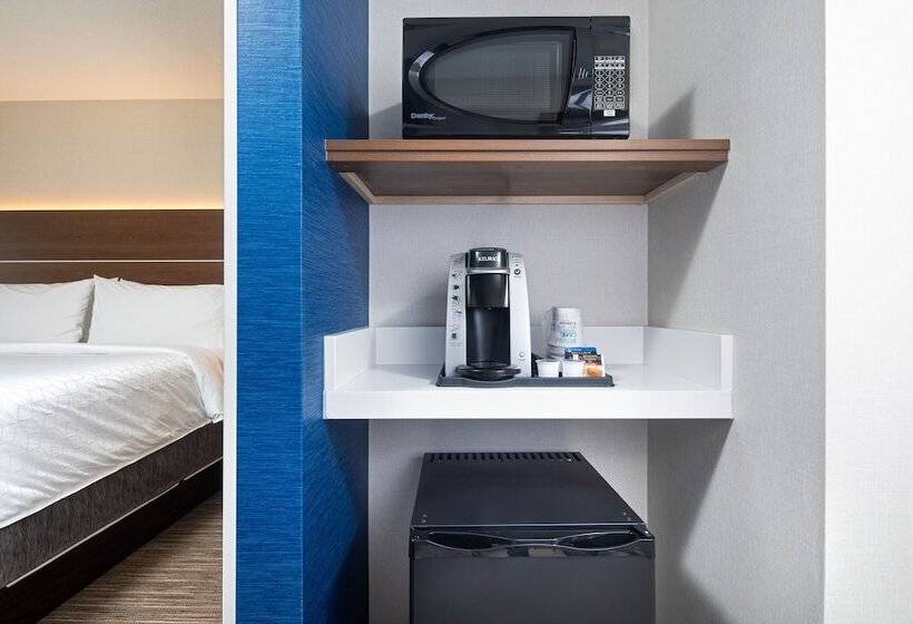 اتاق استاندارد, Holiday Inn Express & Suites Halifax Airport, An Ihg