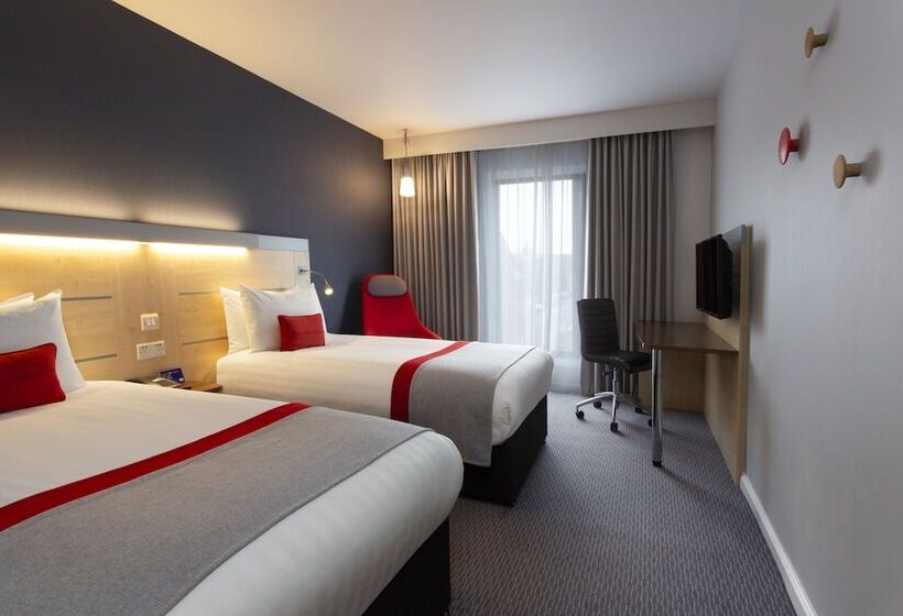 Habitación Estándar Adaptada para Discapacitados, Holiday Inn Express Cheltenham Town Centre