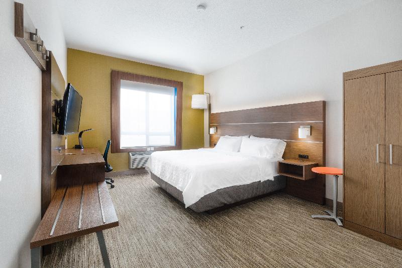 اتاق استاندارد با تخت بزرگ برای معلولان, Holiday Inn Express Grande Prairie