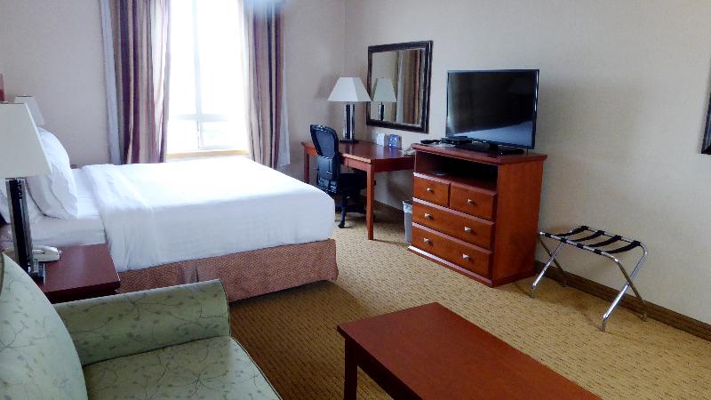 اتاق استاندارد با تخت بزرگ, Holiday Inn Express Grande Prairie