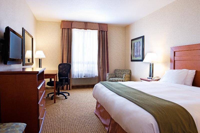 اتاق استاندارد با تخت بزرگ, Holiday Inn Express Grande Prairie