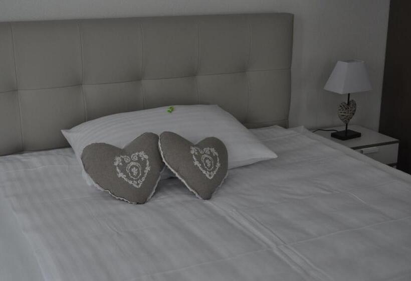 اتاق استاندارد چهار تخته, Hôtel De L Ecluse