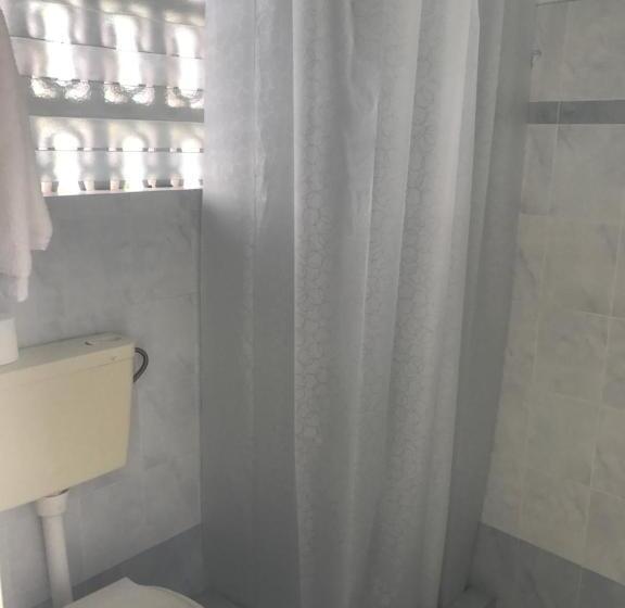 2 Bedroom Family Suite, Karyatides