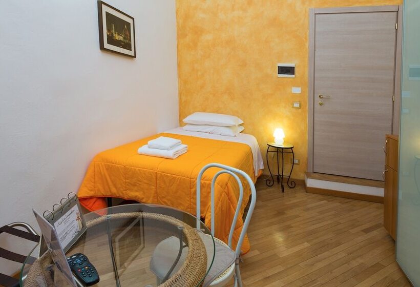 Standard Single Room, La Locandiera