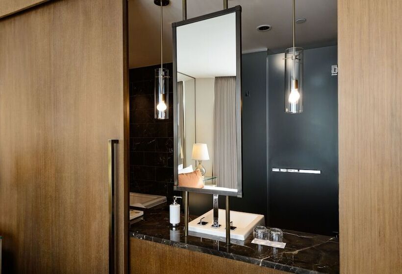 سوییت, Loden Vancouver