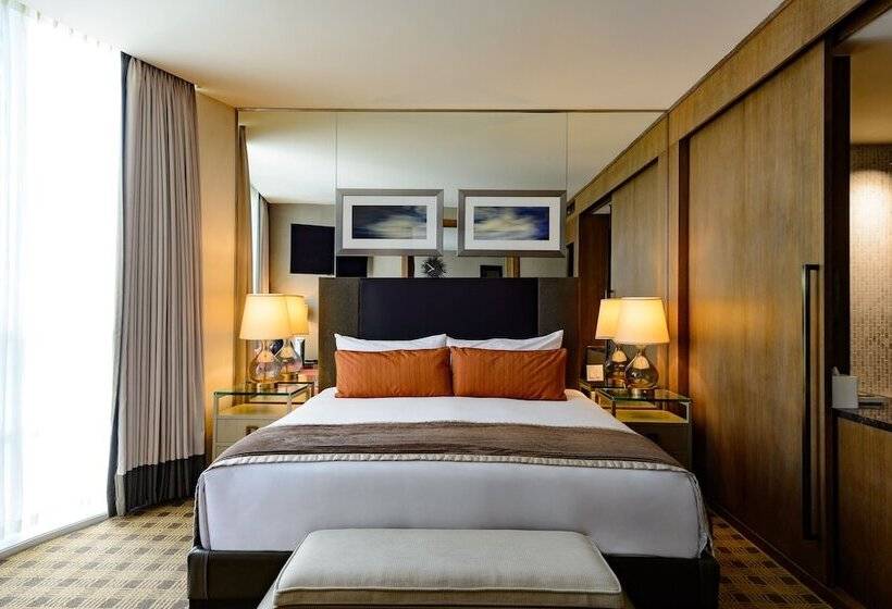اتاق استاندارد با تخت بزرگ برای معلولان, Loden Vancouver
